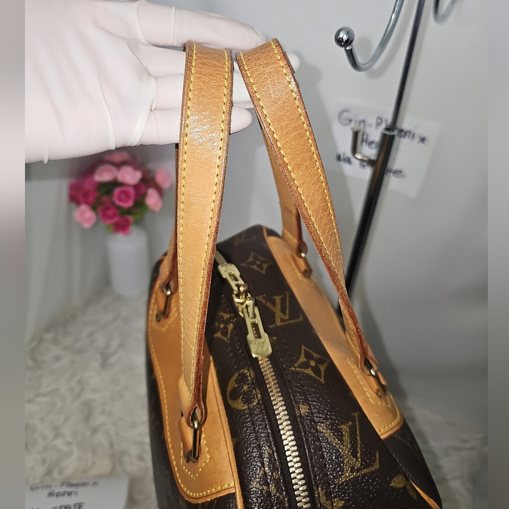 🔥😍 Beautiful Condition😍🔥 Authentic Louis Vuitton Monogram Excursion Bag - Picture 10 of 15